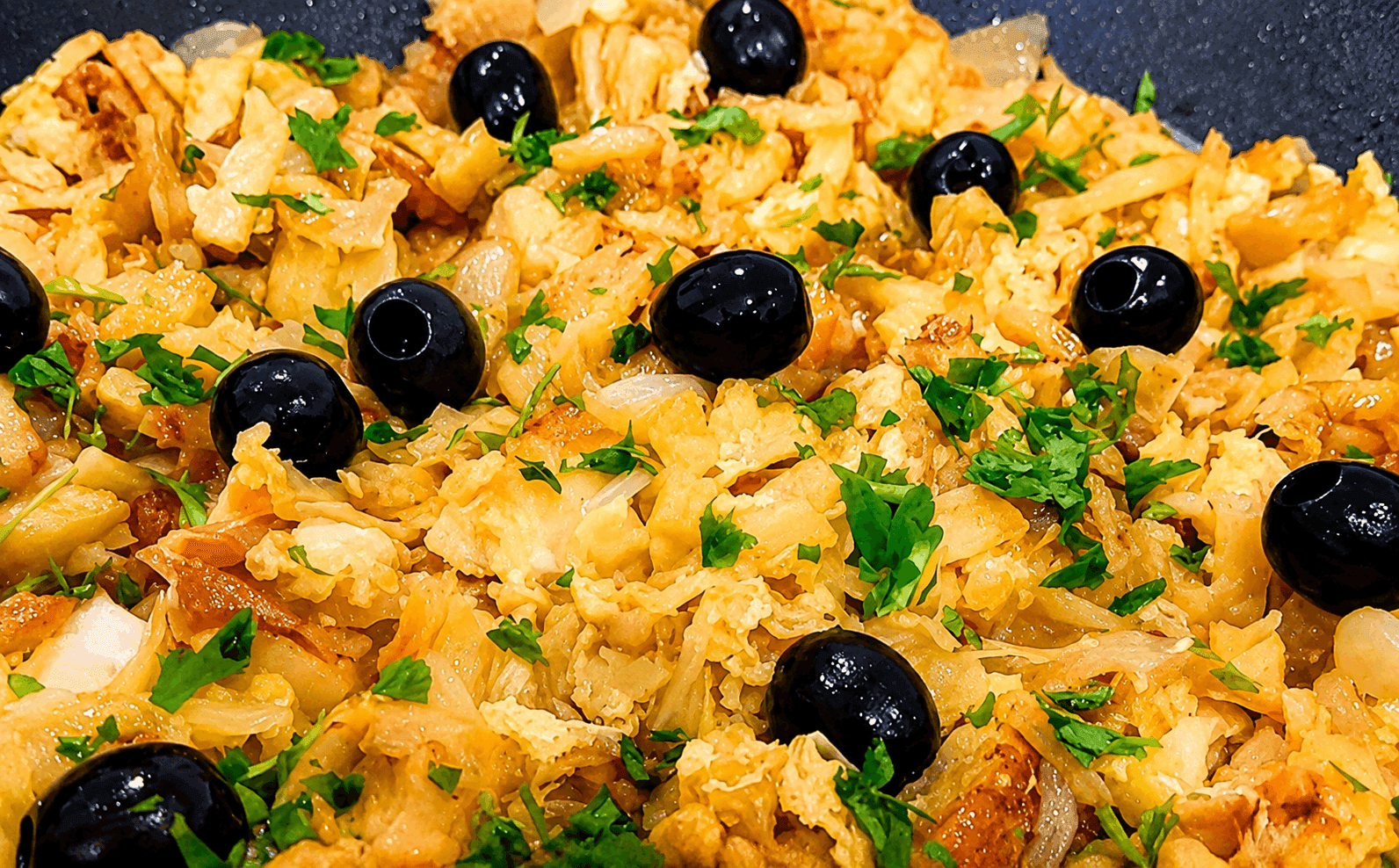 A SUGESTÃO PARA O ALMOÇO É: FRANGO À BRÁS